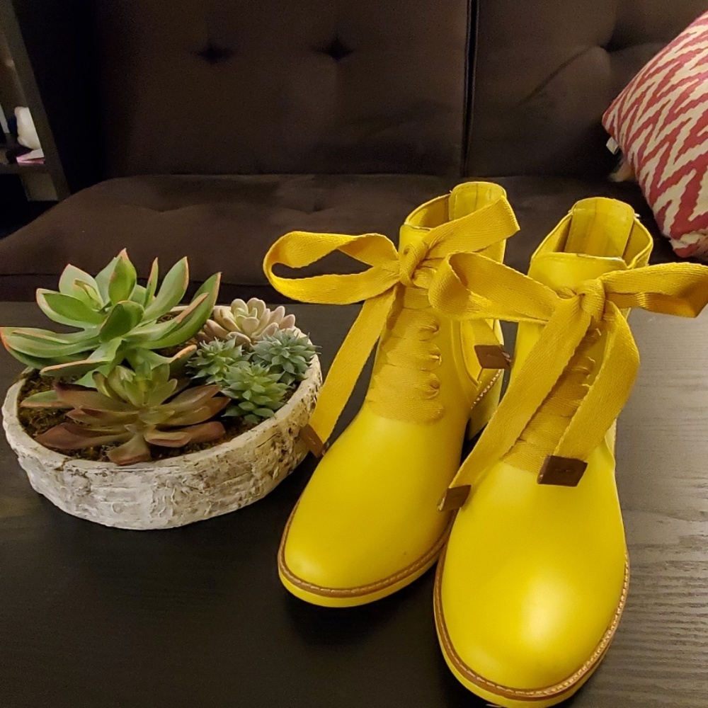 Bernardo Yellow Rainboots